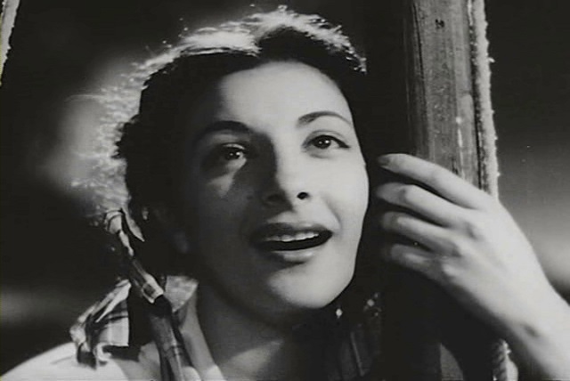 nargis-awaara-dum-bhar-jo-udhar