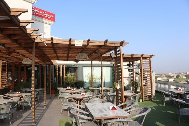 Looking to celebrate an occasion or host a party or simply surprising your family? Visit multi-cuisine Crops & Curries rooftop restaurant in Ghaziabad.